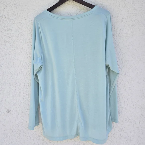 Athleta Stratus II Top in a light blue or aqua - Picture 3 of 7